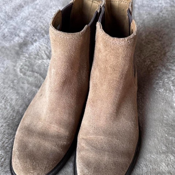 UGG Emmeth Suede Chelsea Boots - Picture 3 of 7